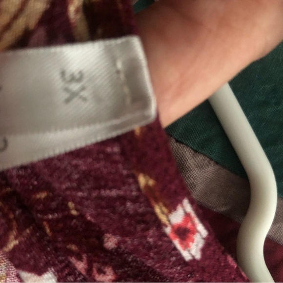 IB Diffusion 3 x burgundy With floral accents, blousey top- new or like new - Picture 5 of 7